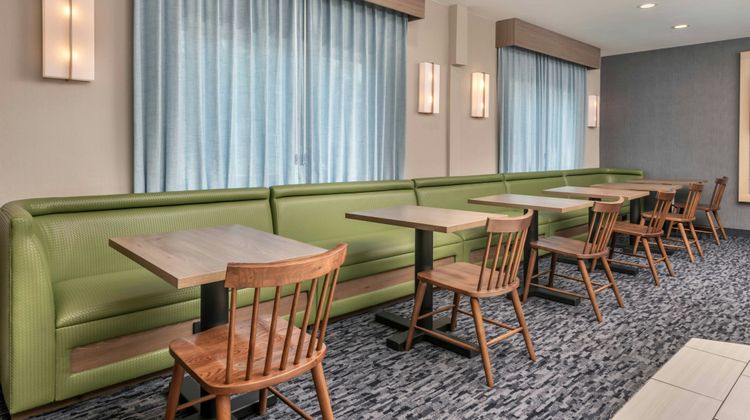 City Express By Marriott Lafayette Restaurant