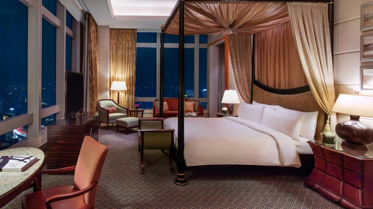 JW Marriott Hotel at Tomorrow Square Suite