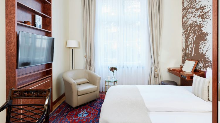 Derag Livinghotel De Medici Room