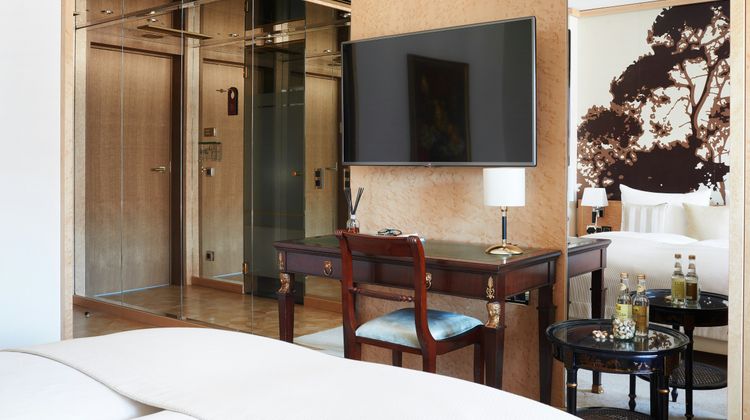 Derag Livinghotel De Medici Room