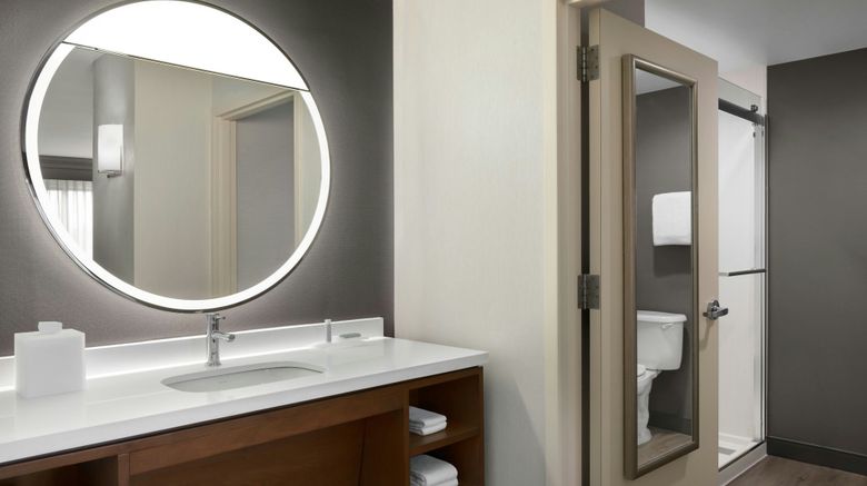 <b>Courtyard by Marriott Columbia Room</b>. Images powered by <a href="https://www.leonardoworldwide.com/" title="Leonardo Worldwide" target="_blank">Leonardo</a>.