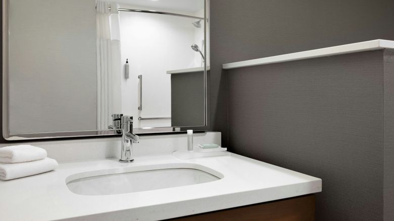 <b>Courtyard by Marriott Columbia Room</b>. Images powered by <a href="https://www.leonardoworldwide.com/" title="Leonardo Worldwide" target="_blank">Leonardo</a>.