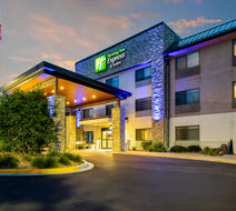 Holiday Inn Express Minneapolis Exterior
