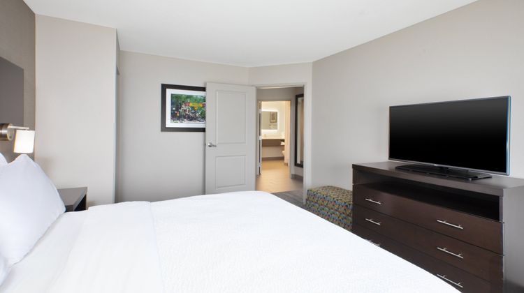 Holiday Inn Express & Sts Ann Arbor West Suite