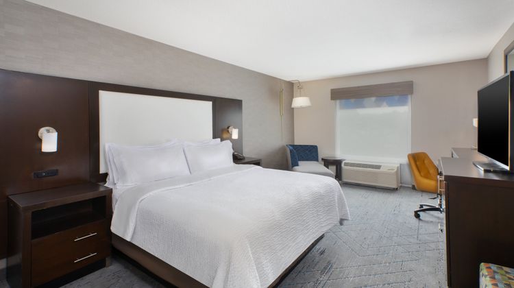 Holiday Inn Express & Sts Ann Arbor West Room