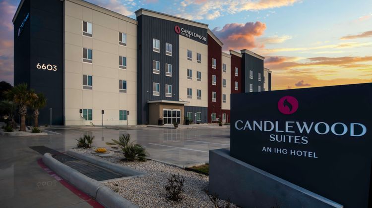 Candlewood Suites Orange Exterior