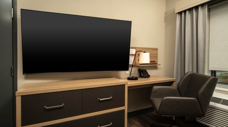 Candlewood Suites Orange Room