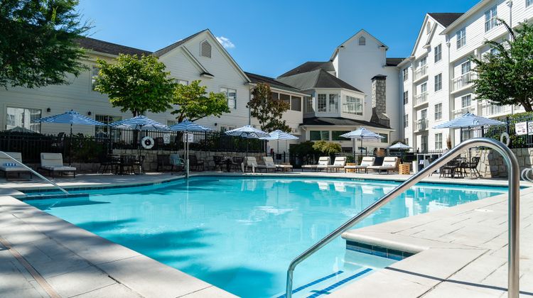 Hotel Indigo Atlanta - Vinings Ballpark Pool