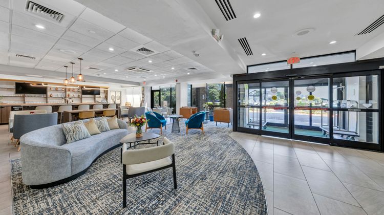Holiday Inn Atlanta Northlake Lobby