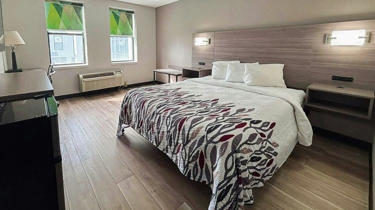 Red Roof Inn & Suites Middleborough Room