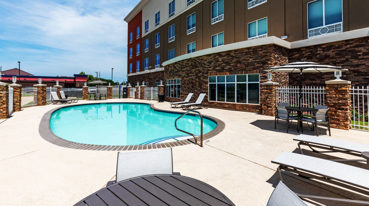 Holiday Inn Express & Suites Bossier cit Pool