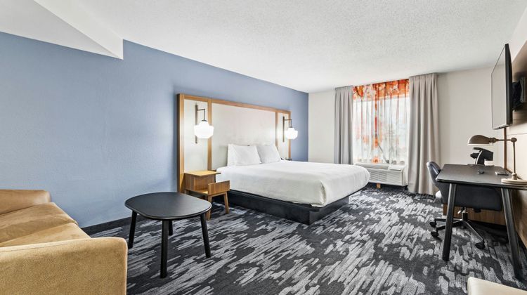 Fairfield Inn & Suites Clarksville Suite