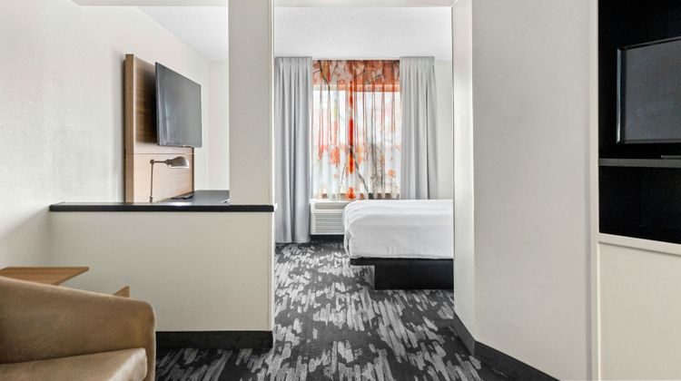 Fairfield Inn & Suites Clarksville Suite