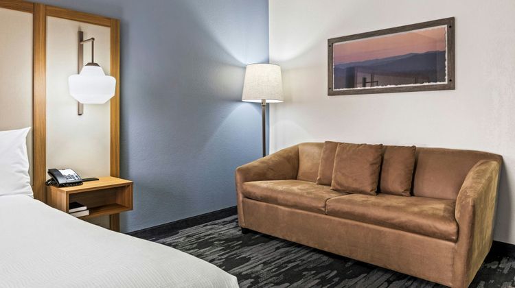 Fairfield Inn & Suites Clarksville Room