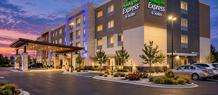 Holiday Inn Express & Suites Airport Exterior