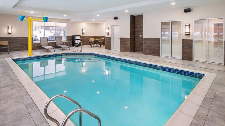 Fairfield Inn & Suites Newmarket Pool