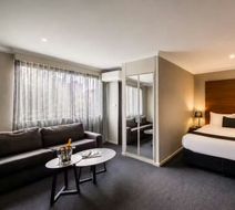 Hotel Crest on Barkly Room