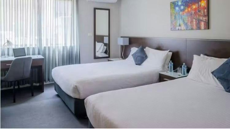 Hotel Crest on Barkly Room