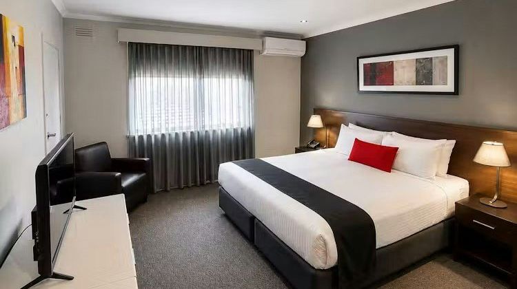 Hotel Crest on Barkly Room