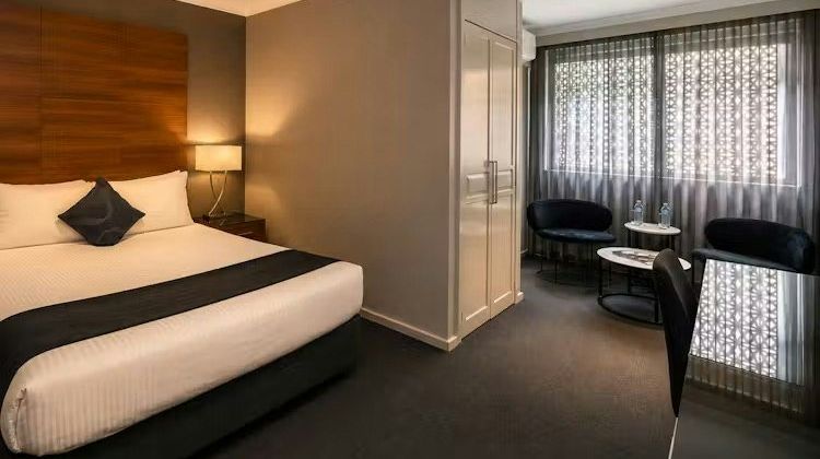 Hotel Crest on Barkly Room