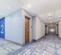Holiday Inn Express & Suites Medford Lobby