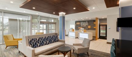 Holiday Inn Express & Suites Chalmette Exterior