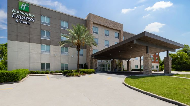 Holiday Inn Express & Suites Chalmette Exterior