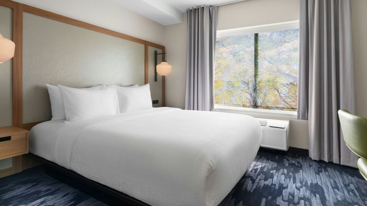 Fairfield Inn & Suites by Marriott Room