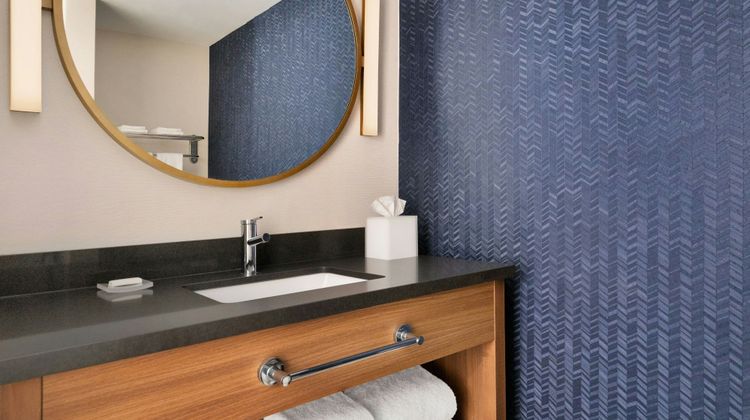 Fairfield Inn & Suites by Marriott Room