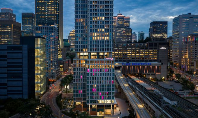 Moxy Montreal Downtown Exterior