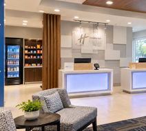 Holiday Inn Express & Suites Airport Exterior