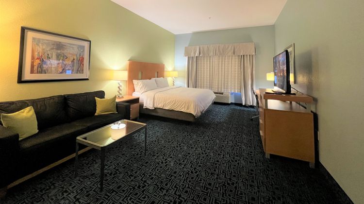 Holiday Inn Express Hotel & Suites Room