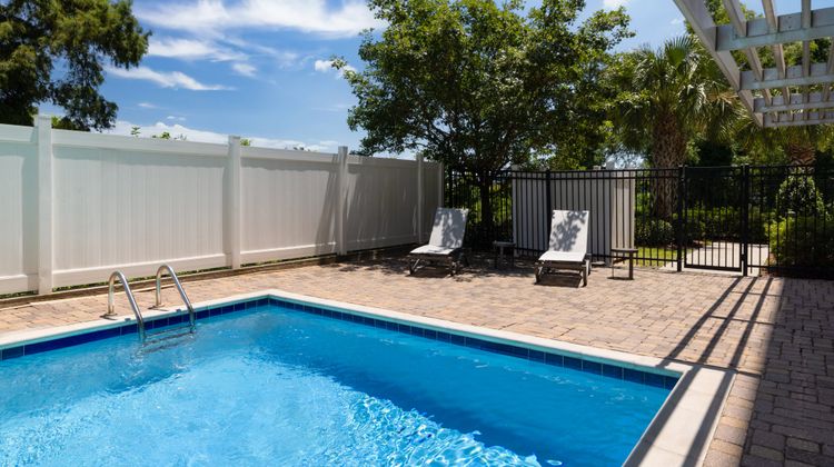 Holiday Inn Express & Suites Chalmette Pool