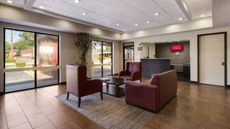 Red Roof Inn & Suites Statesboro - Univ Lobby