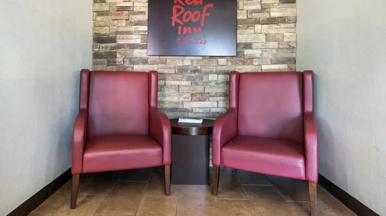 Red Roof Inn & Suites Statesboro - Univ Lobby
