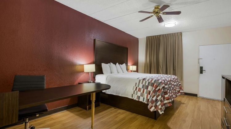 Red Roof Inn & Suites Statesboro - Univ Room