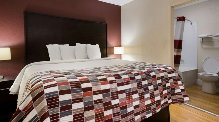 Red Roof Inn & Suites Statesboro - Univ Suite