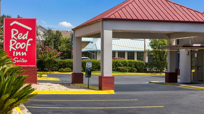 Red Roof Inn  and  Suites Statesboro - Univ Exterior. Images powered by <a href="https://www.leonardoworldwide.com" target="_blank" rel="noopener">Leonardo</a>.