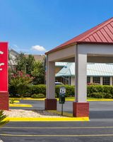 Red Roof Inn & Suites Statesboro - Univ