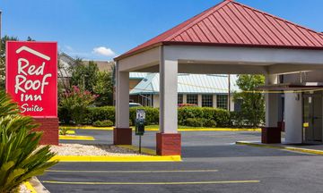 Red Roof Inn & Suites Statesboro - Univ