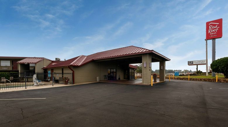 <b>Red Roof Inn Dothan Exterior</b>. Images powered by <a href="https://www.leonardoworldwide.com/" title="Leonardo Worldwide" target="_blank">Leonardo</a>.