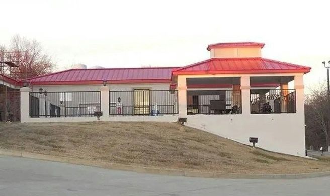 Giles Hotel Inn & Suites Exterior