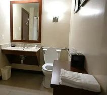 Giles Hotel Inn & Suites Room
