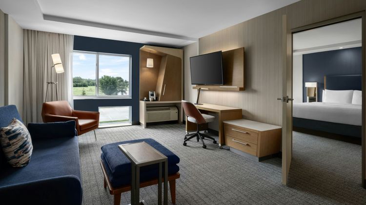 Courtyard Omaha Bellevue at Beardmore Suite