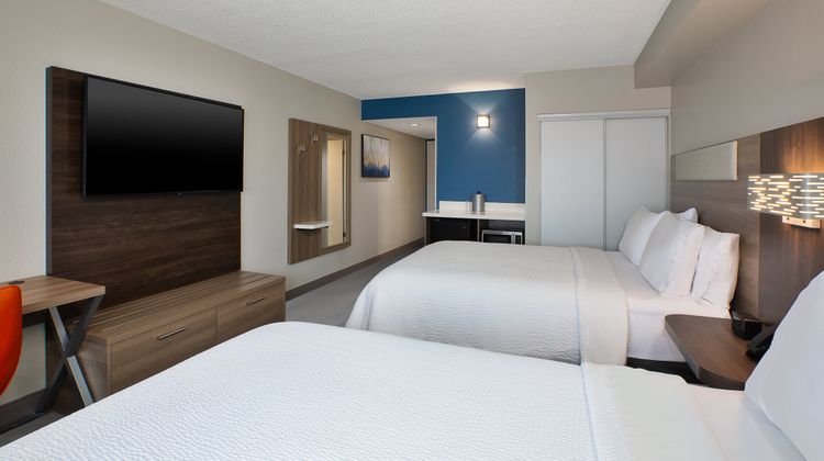 Holiday Inn Express & Suites Fredericton Room