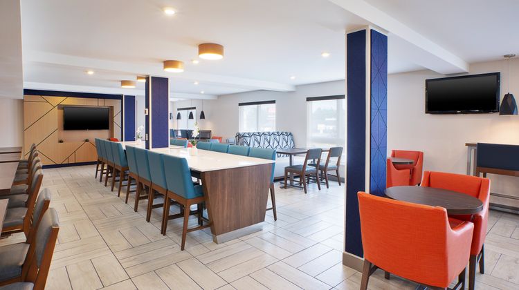 Holiday Inn Express & Suites Fredericton Restaurant