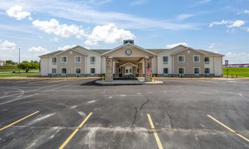 Cobblestone Inn & Suites Avoca