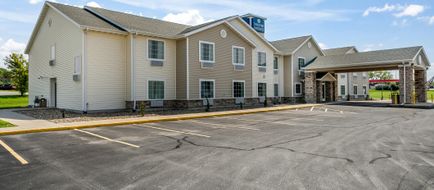 Cobblestone Inn & Suites Avoca Exterior