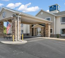 Cobblestone Inn & Suites Avoca Exterior