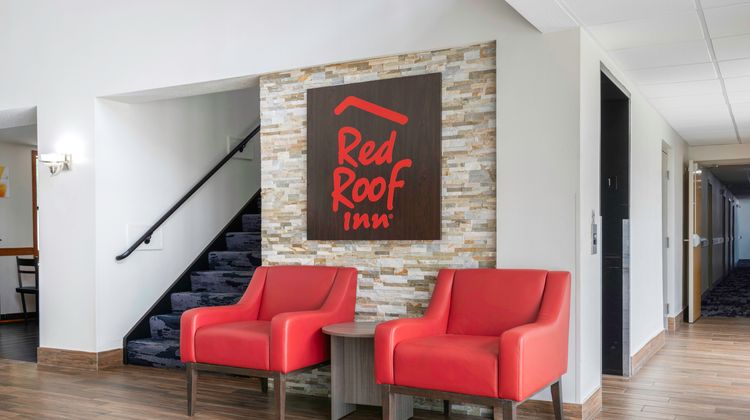 Red Roof Inn & Suites Middleborough Lobby